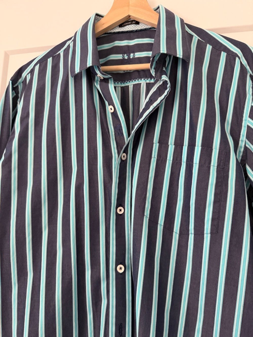 Bugatchi Navy Shirt with Teal Vertical Stripes size Large. Excellent condition.